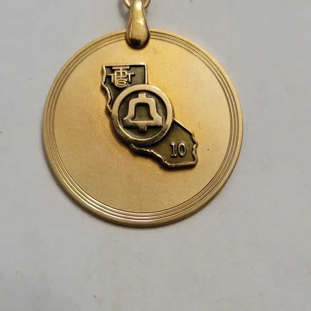 Vintage Gold Tone Pennsylvania Liberty Bell Charm Bracelet Round Disc Pendant - Picture 3 of 10